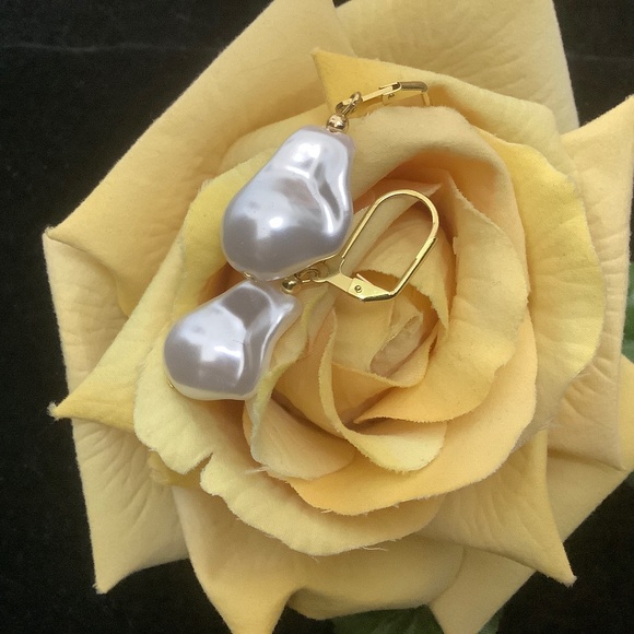 Elegant stylish Vintage Baroque Faux Pearl Earrings - Picture 9 of 10